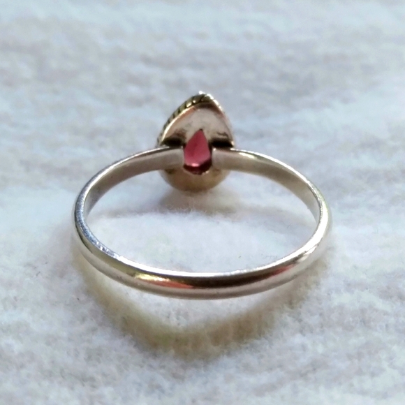 Vintage garnet ring in artisan sterling silver - Picture 3 of 4